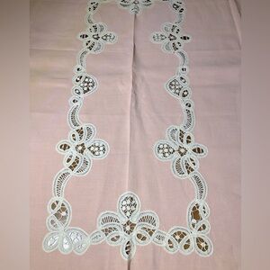 Vintage linen & lace tablecloth 62”x48”